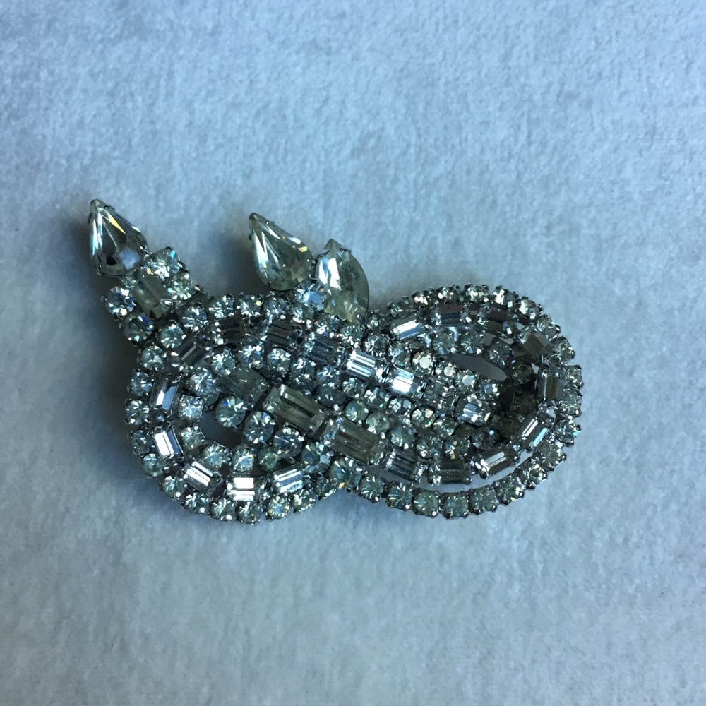 Large Vintage 3D Rhinestone Brooch Pin 3 x 1 3/4” - Picture 5 of 6